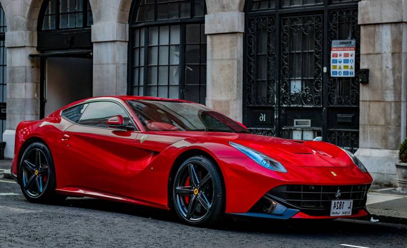 Acheter une Ferrari d'occasion dans les Yvelines a Versailles