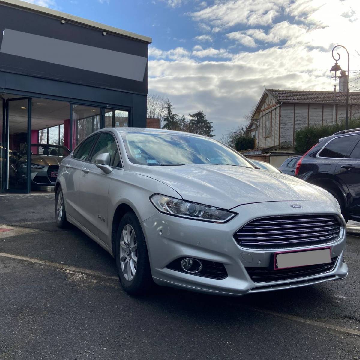 Acheter un véhicule hybride chez un professionnel près de Meudon dans les Hauts-de-Seine